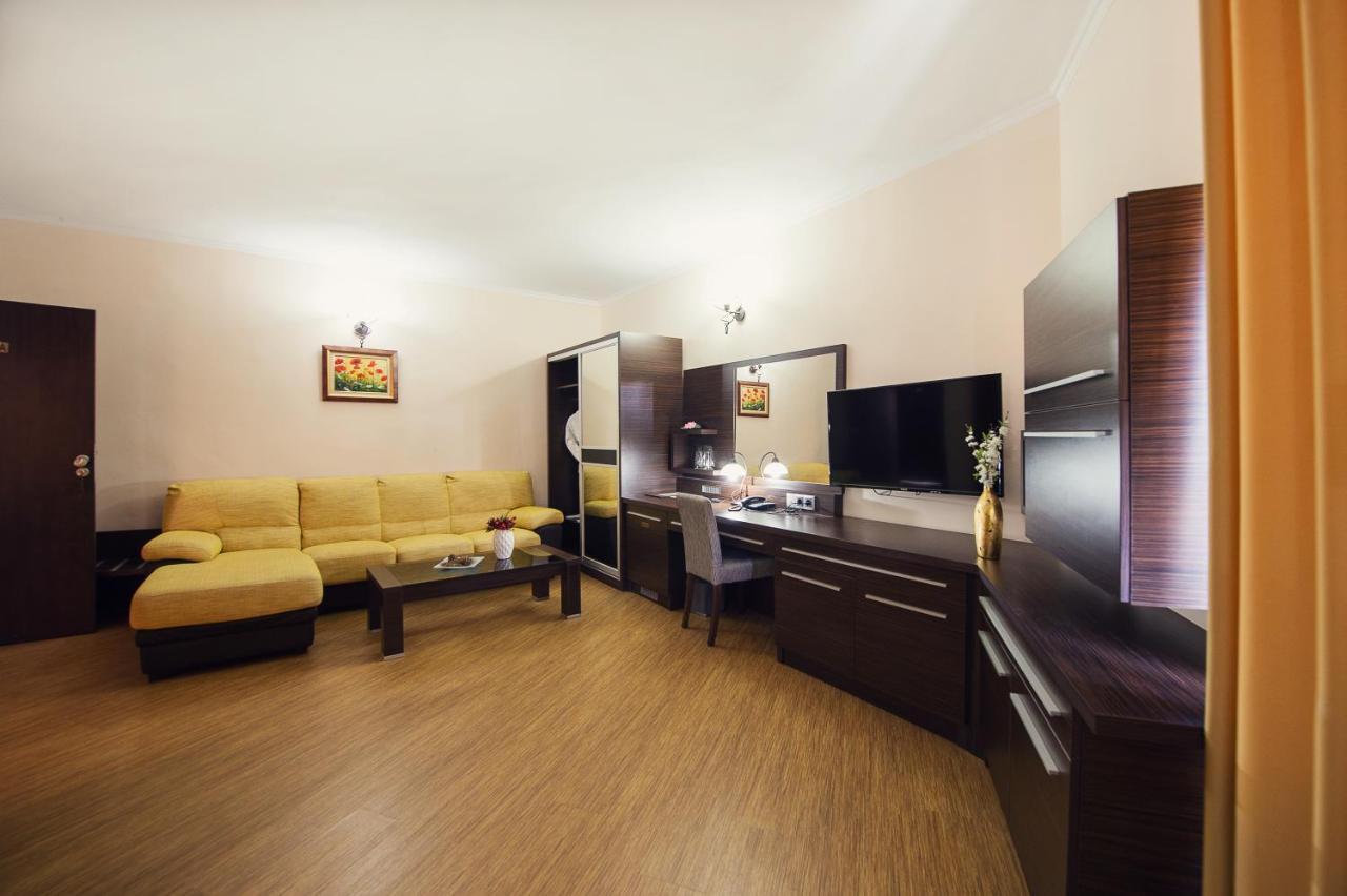 Family Hotel Hebar Batak ภายนอก รูปภาพ
