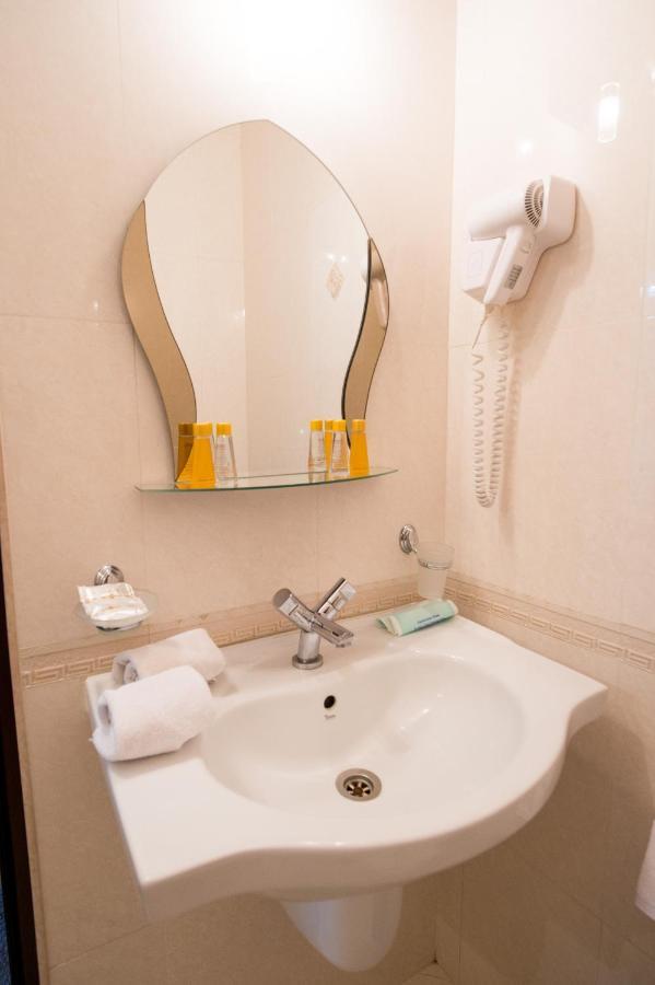 Family Hotel Hebar Batak ภายนอก รูปภาพ