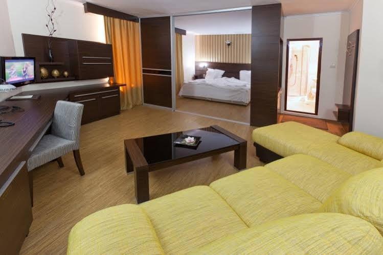 Family Hotel Hebar Batak ภายนอก รูปภาพ