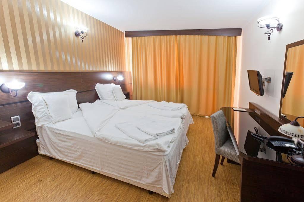Family Hotel Hebar Batak ภายนอก รูปภาพ