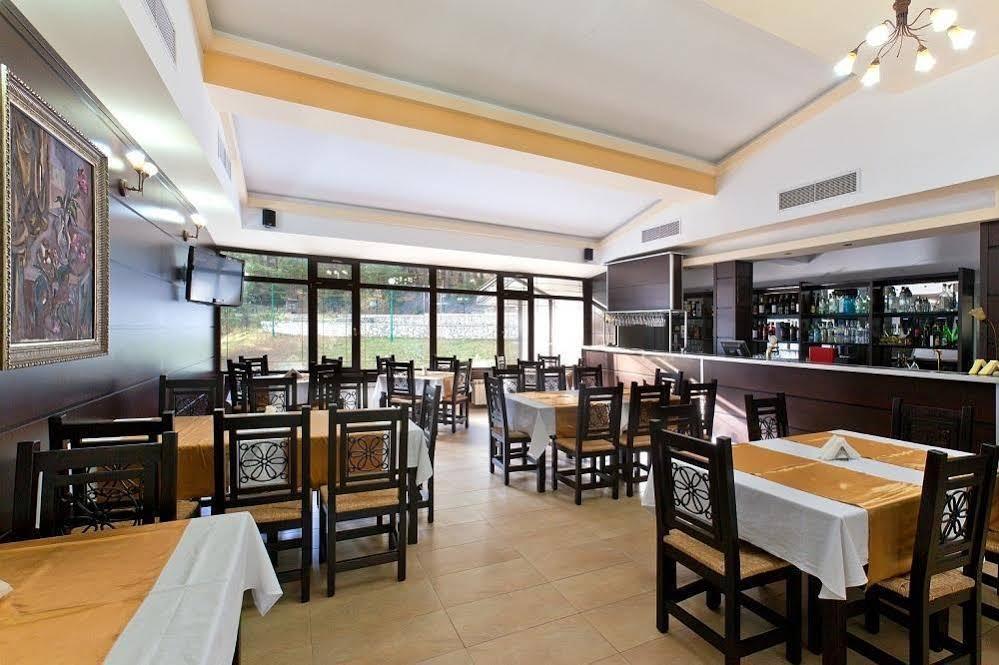Family Hotel Hebar Batak ภายนอก รูปภาพ
