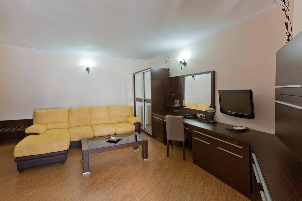Family Hotel Hebar Batak ภายนอก รูปภาพ