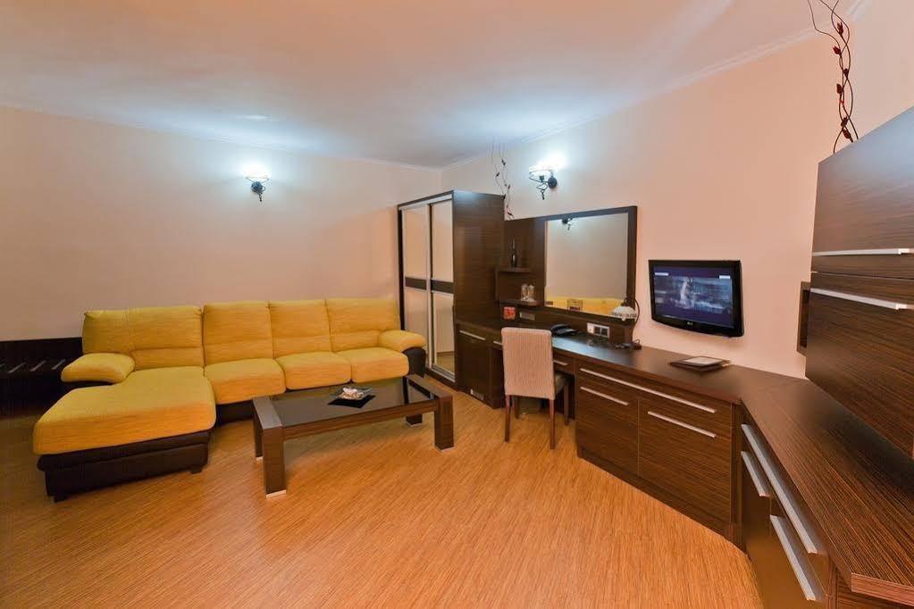 Family Hotel Hebar Batak ภายนอก รูปภาพ