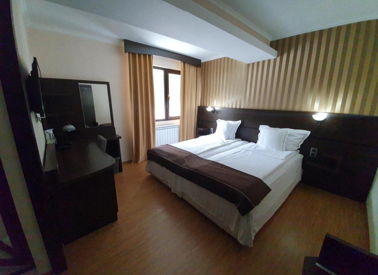 Family Hotel Hebar Batak ภายนอก รูปภาพ