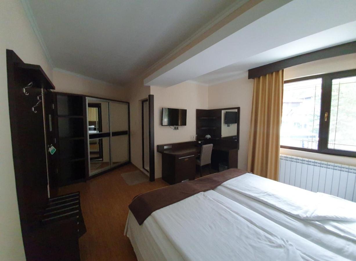 Family Hotel Hebar Batak ภายนอก รูปภาพ