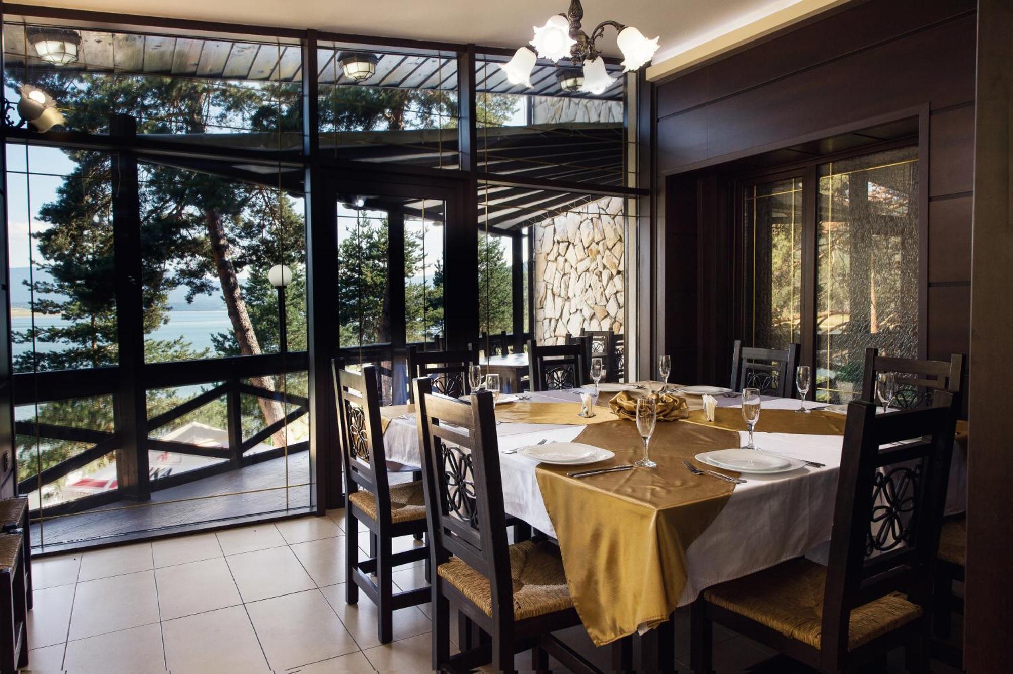 Family Hotel Hebar Batak ภายนอก รูปภาพ