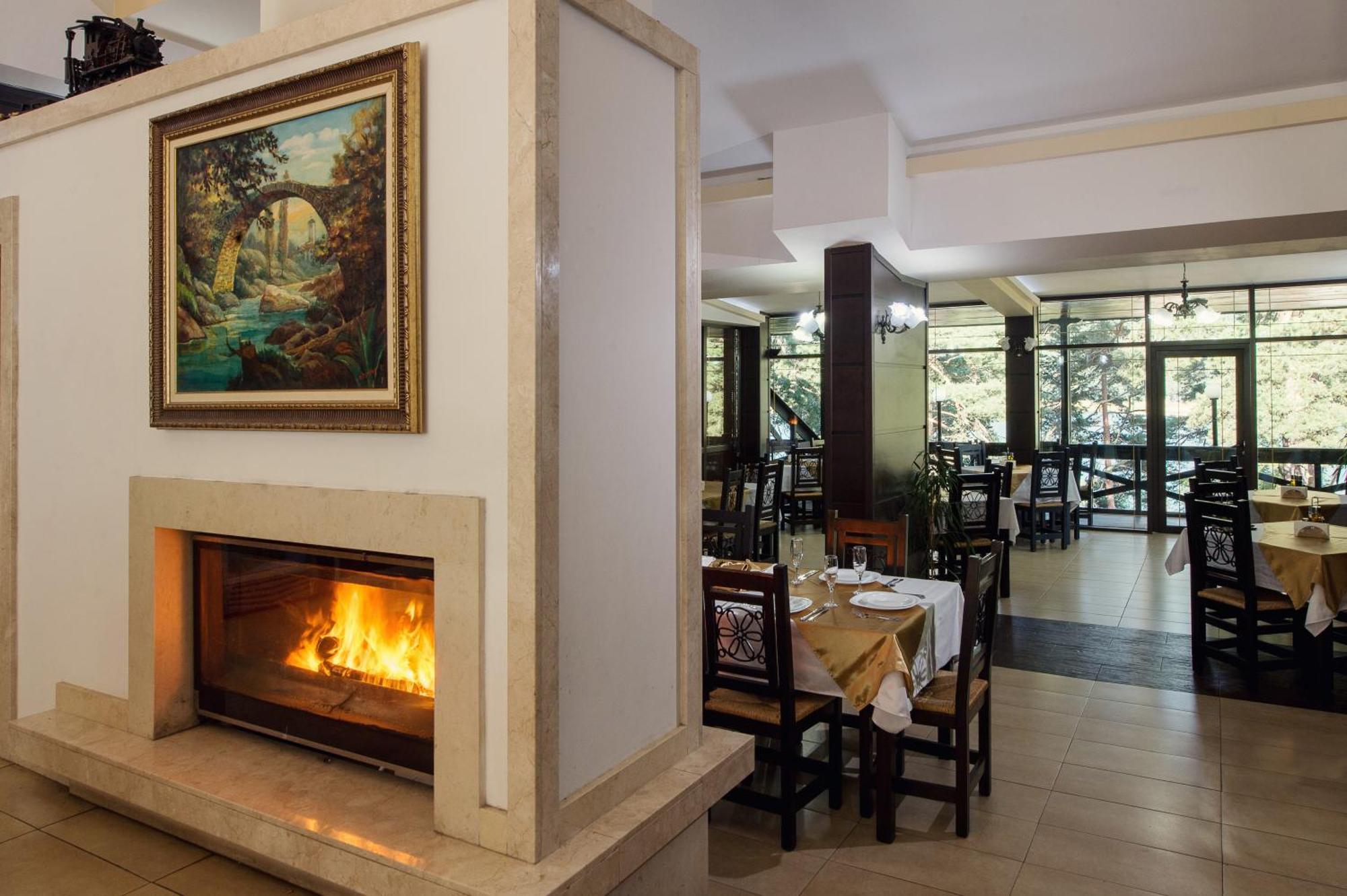 Family Hotel Hebar Batak ภายนอก รูปภาพ